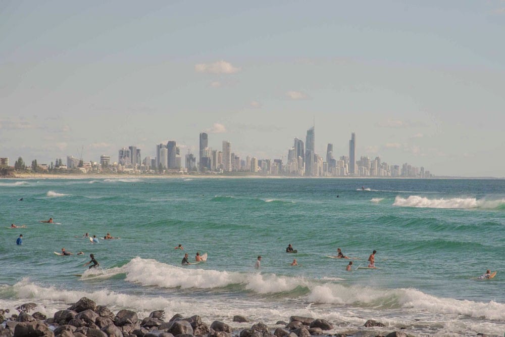 Playa y surf en Gold Coast